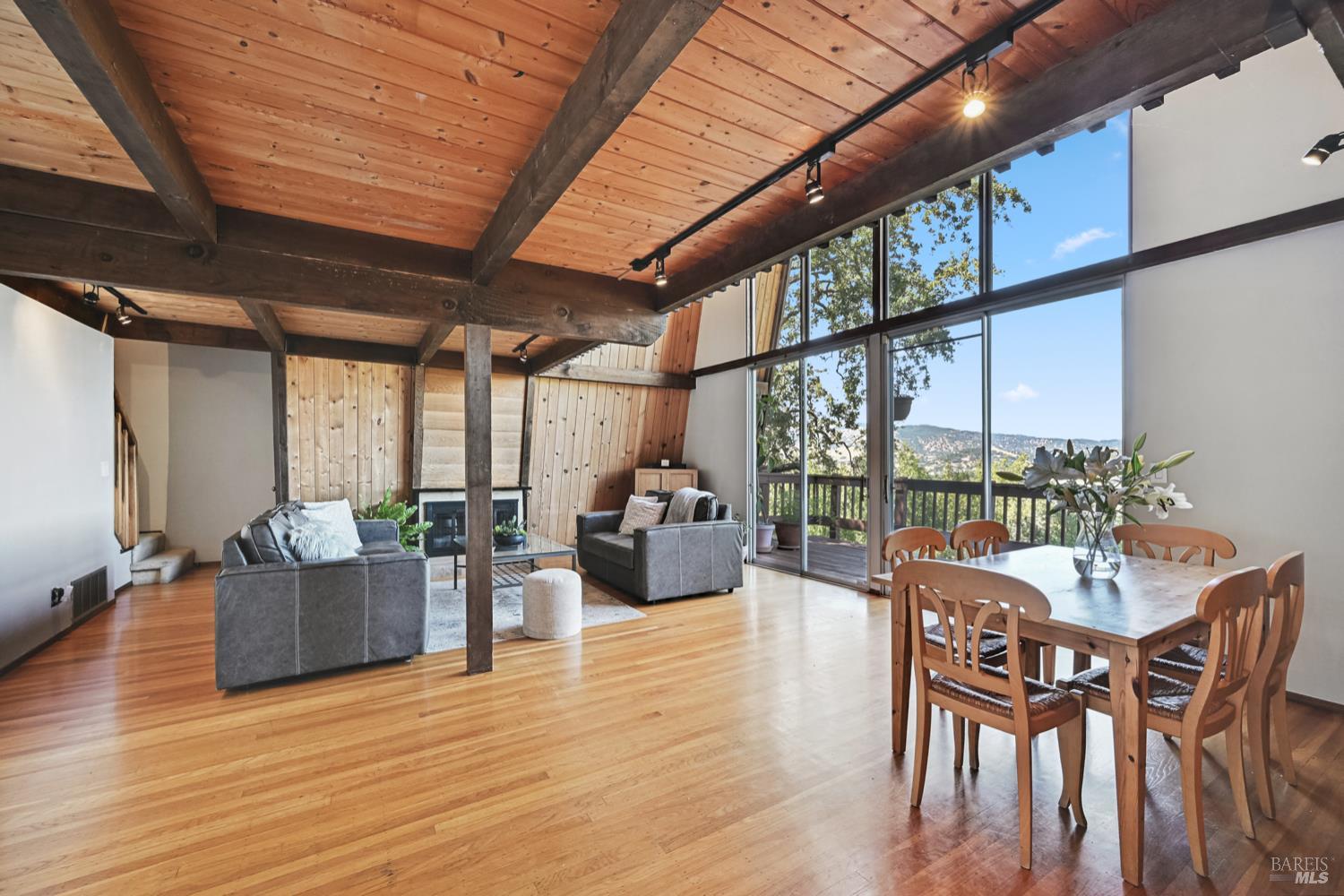Detail Gallery Image 10 of 49 For 111 Glenside Way, San Rafael,  CA 94903 - 5 Beds | 4/1 Baths