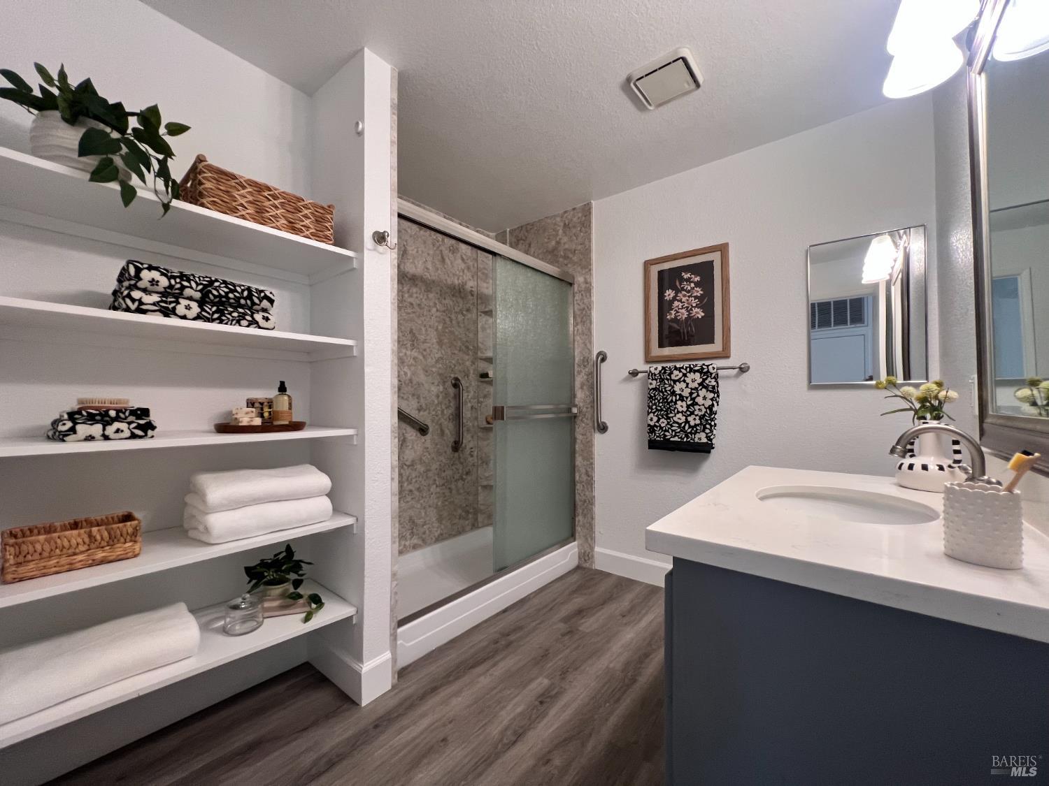 Detail Gallery Image 7 of 11 For 2569 Westberry Dr, Santa Rosa,  CA 95403 - 2 Beds | 1 Baths