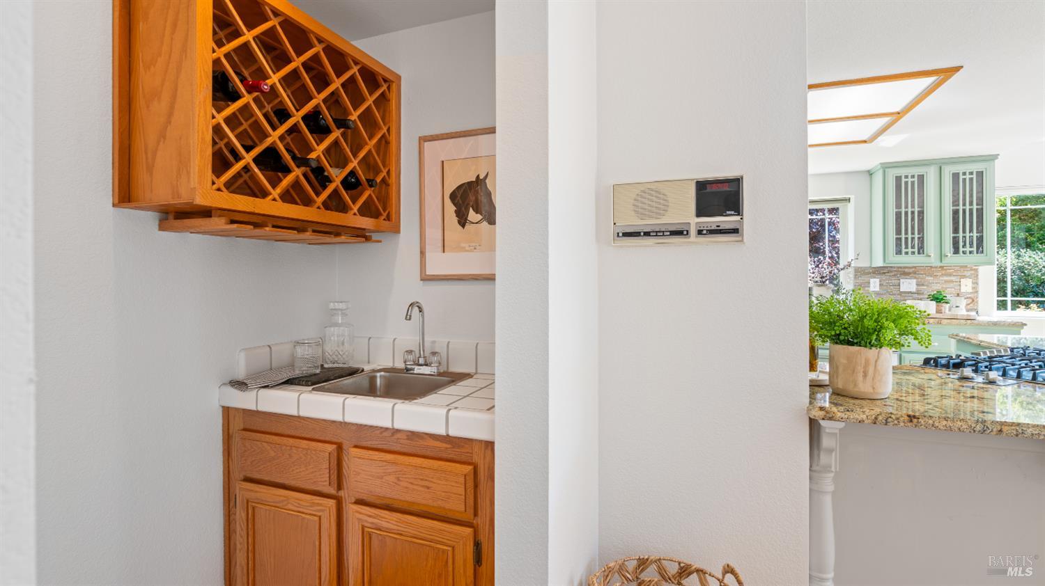 Detail Gallery Image 17 of 56 For 181 Dublin Ct, Petaluma,  CA 94952 - 4 Beds | 2/1 Baths