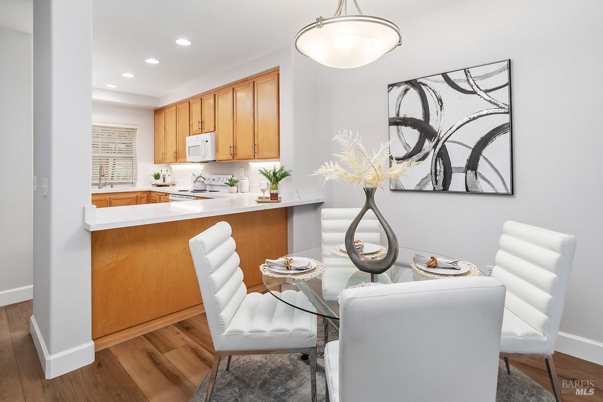 Detail Gallery Image 15 of 26 For 852 Diablo Ave #102,  Novato,  CA 94947 - 2 Beds | 2 Baths
