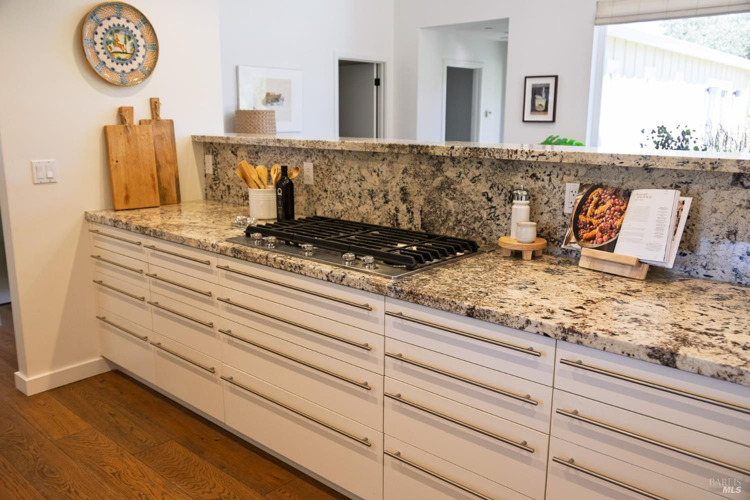 Detail Gallery Image 8 of 19 For 20662 Pueblo Rd, Sonoma,  CA 95476 - 3 Beds | 3/1 Baths