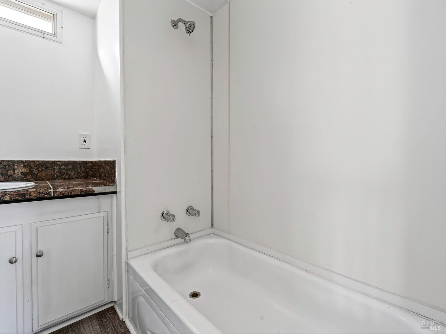 Detail Gallery Image 8 of 44 For 375 E Highway 20 Hwy 50, Upper Lake,  CA 95485 - 2 Beds | 2 Baths