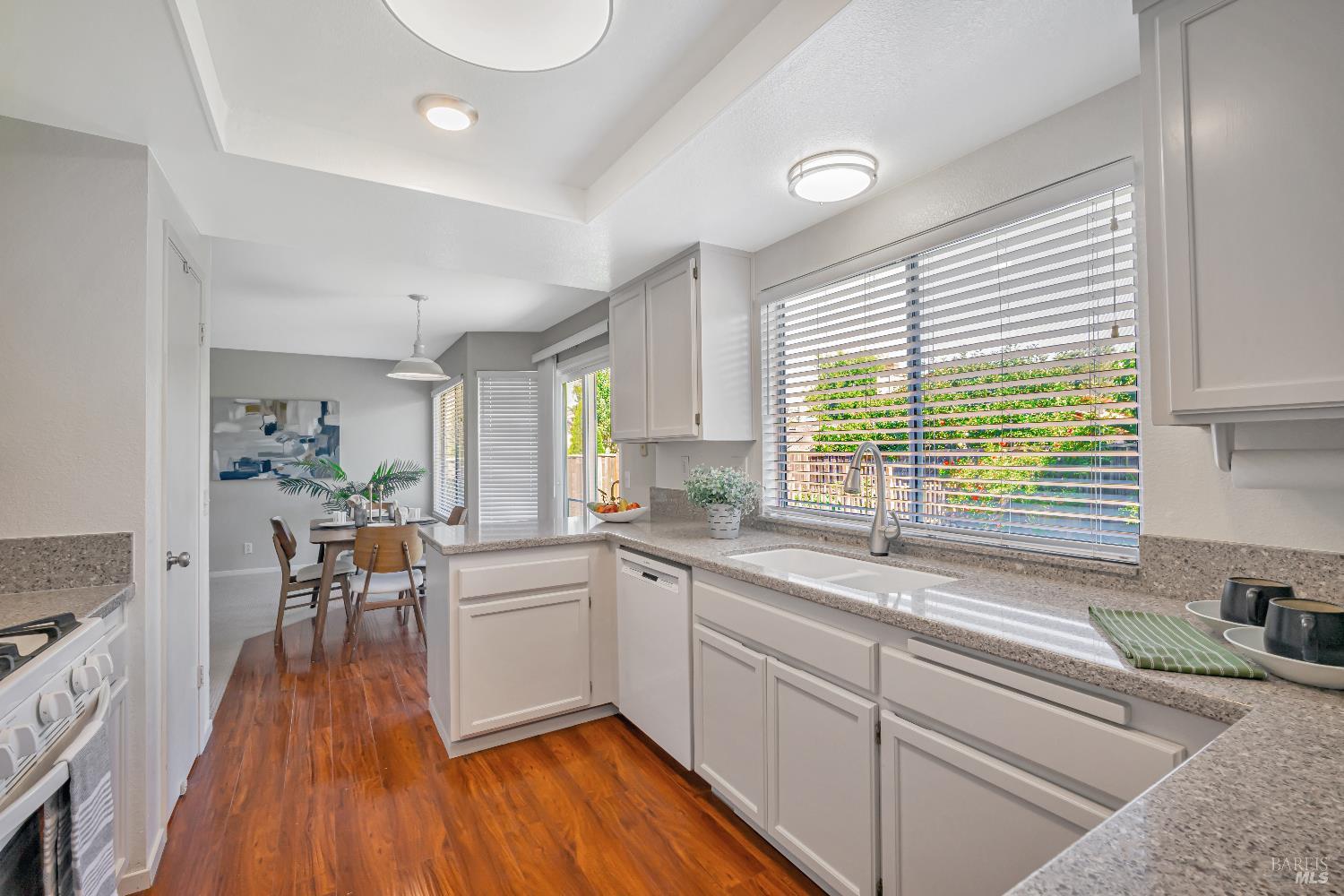 Detail Gallery Image 12 of 46 For 9616 Berkshire Way, Windsor,  CA 95492 - 3 Beds | 2/1 Baths