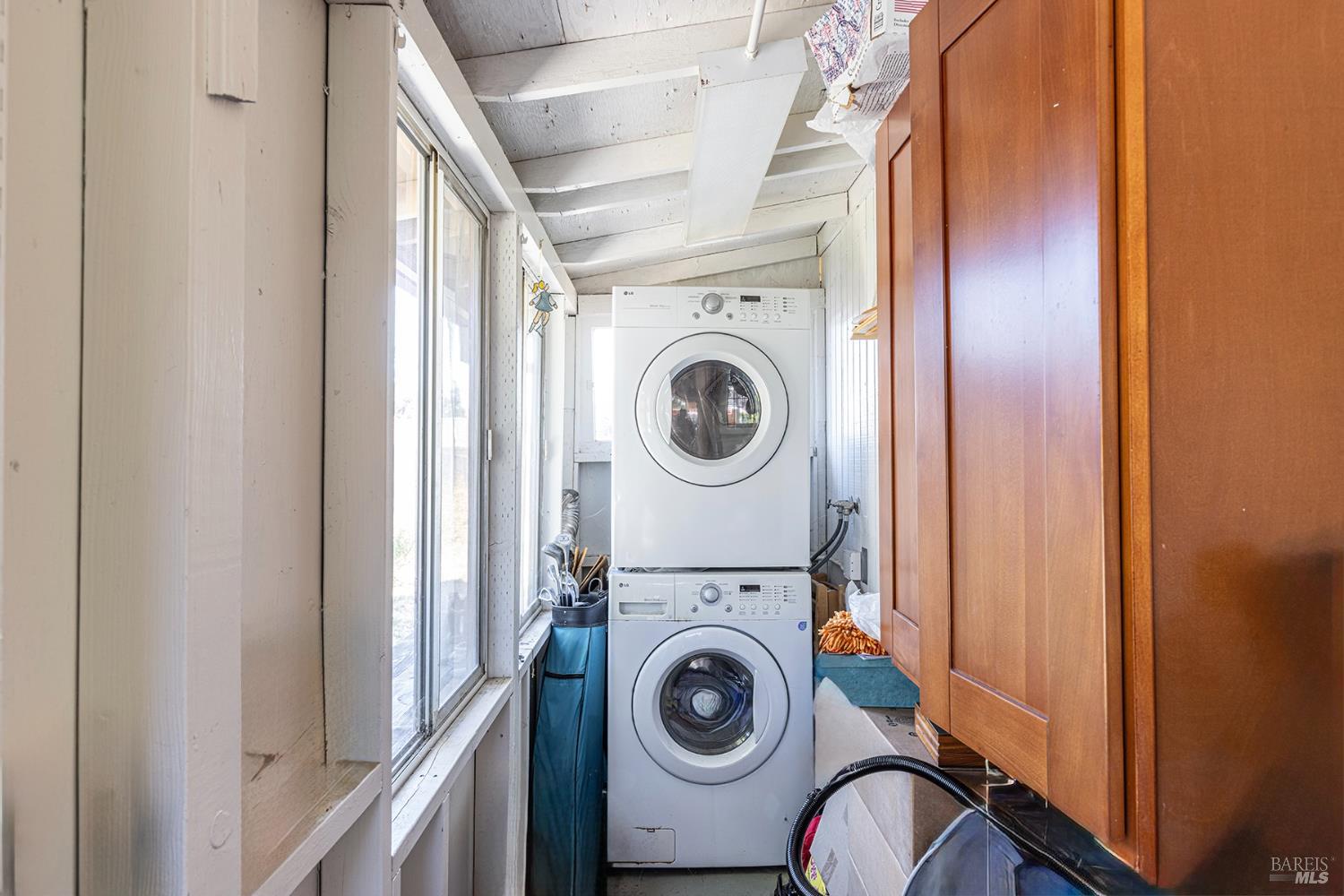 Detail Gallery Image 28 of 32 For 114 Powell Ave, Healdsburg,  CA 95448 - 5 Beds | 2 Baths