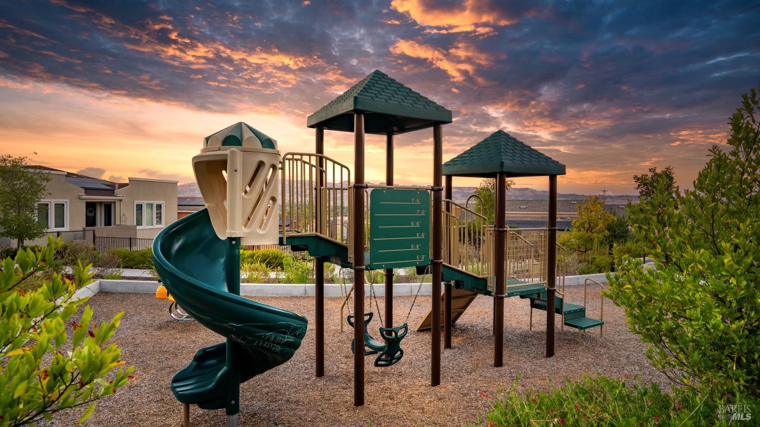 Detail Gallery Image 35 of 50 For 3 Lapis Ct, Petaluma,  CA 94952 - 3 Beds | 2/1 Baths