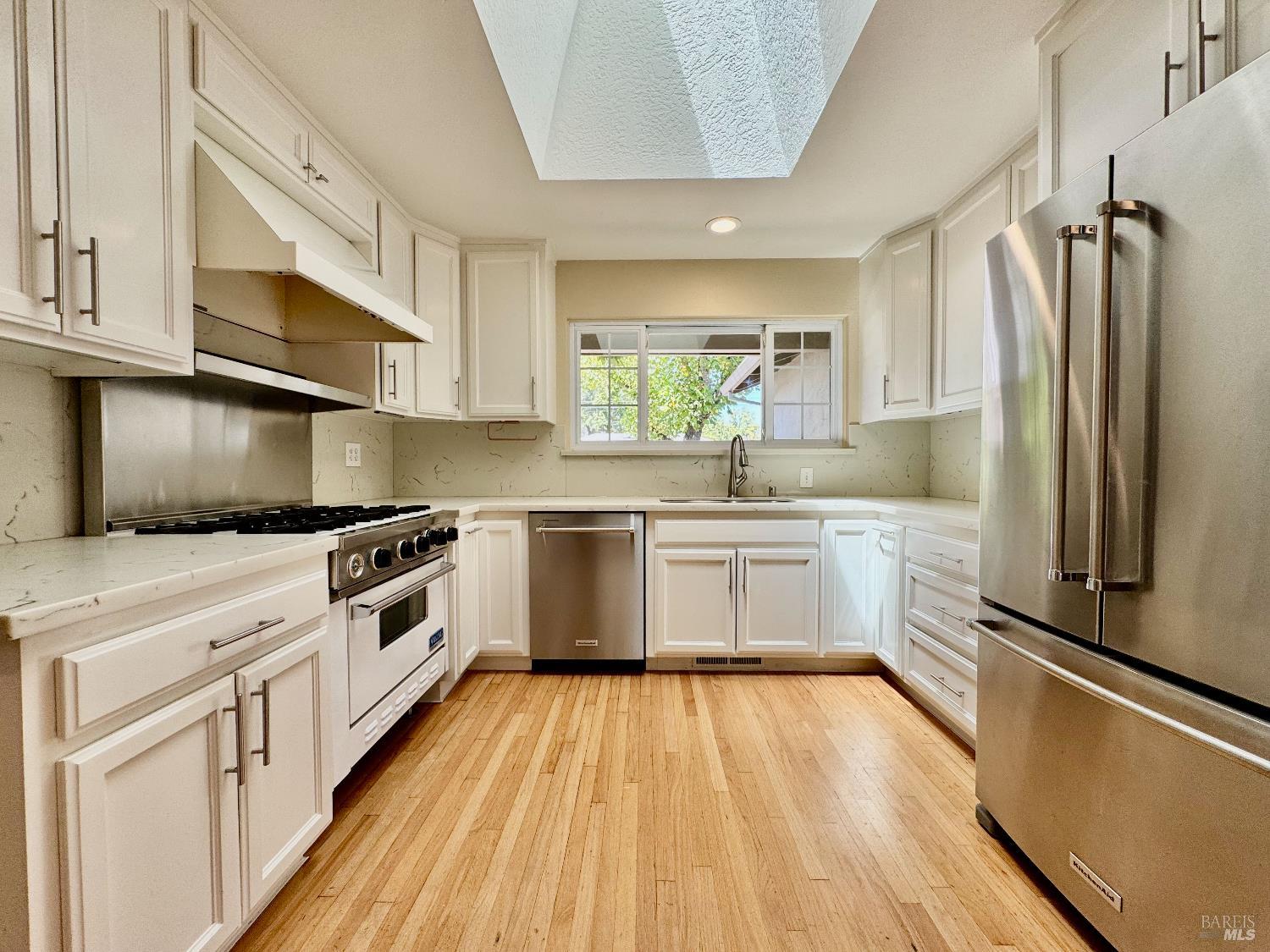 Detail Gallery Image 5 of 27 For 1971 Olive Ave, Saint Helena,  CA 94574 - 4 Beds | 3 Baths