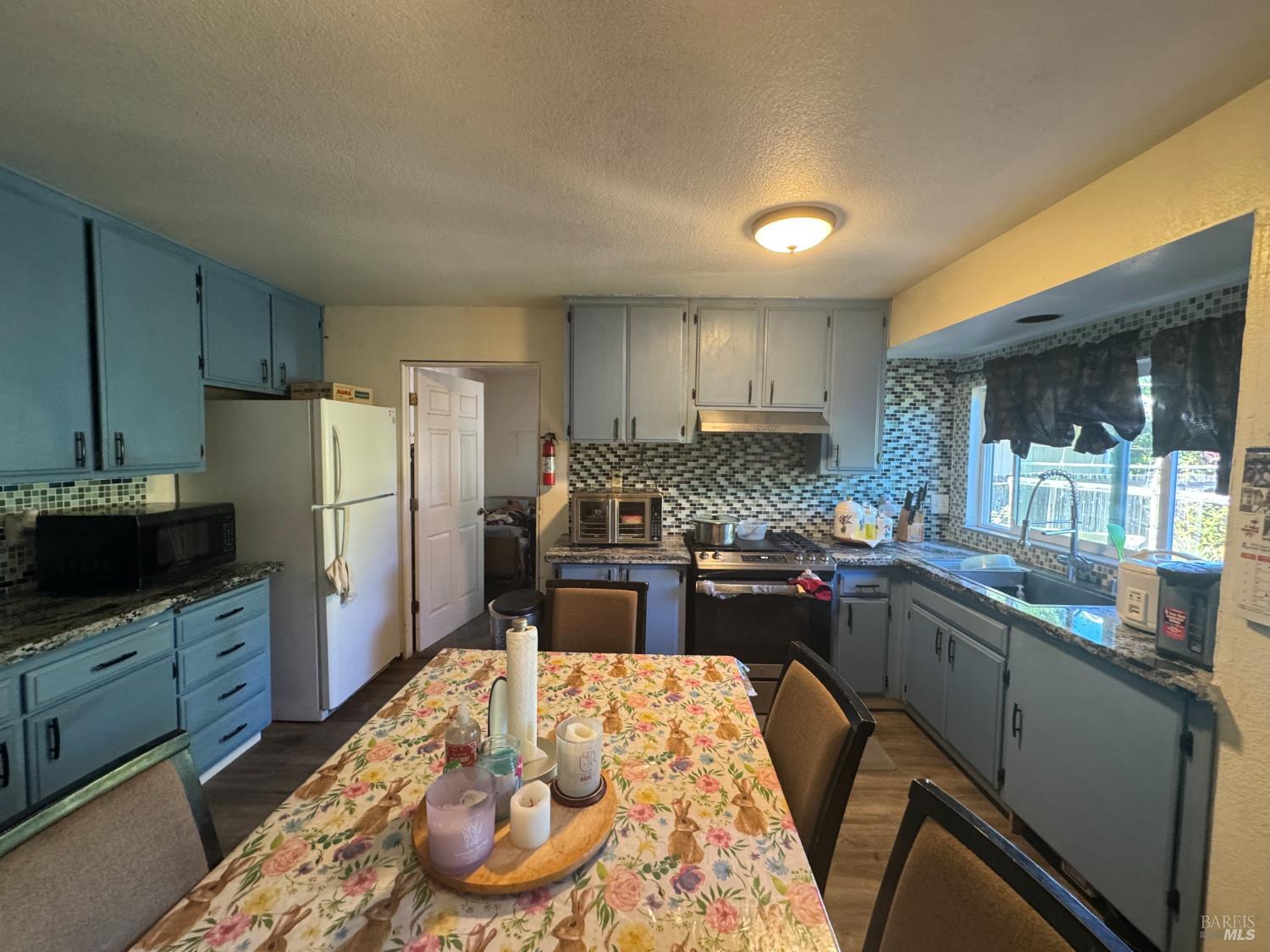 Detail Gallery Image 2 of 19 For 438 Rusty Dr, Santa Rosa,  CA 95401 - 4 Beds | 2 Baths