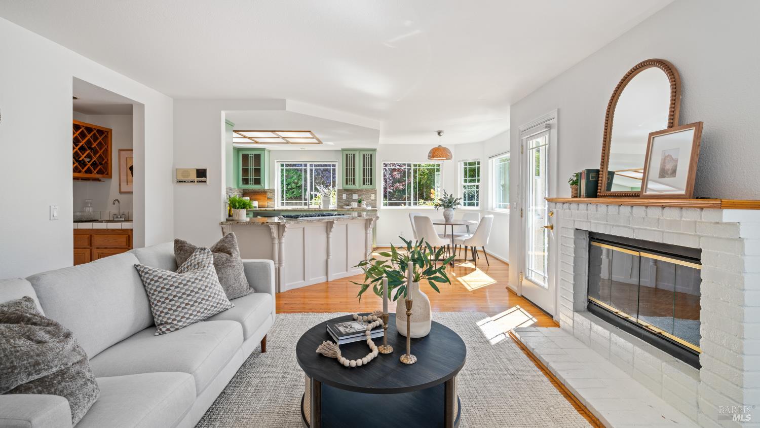 Detail Gallery Image 16 of 56 For 181 Dublin Ct, Petaluma,  CA 94952 - 4 Beds | 2/1 Baths