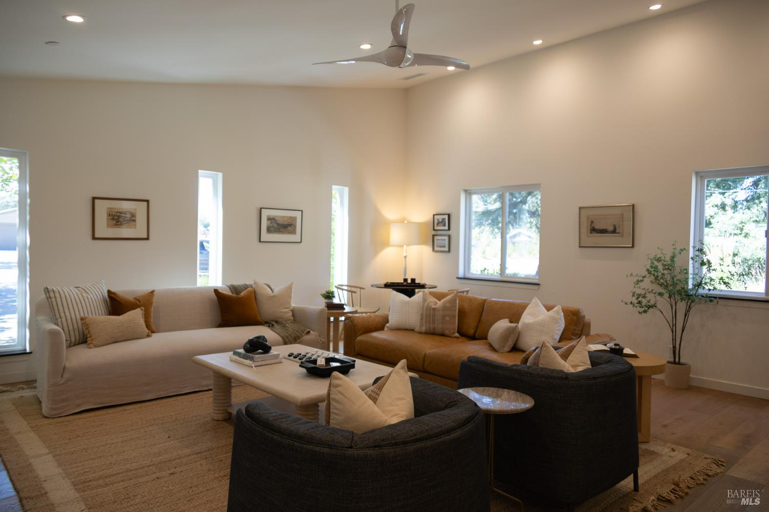 Detail Gallery Image 10 of 19 For 20662 Pueblo Rd, Sonoma,  CA 95476 - 3 Beds | 3/1 Baths