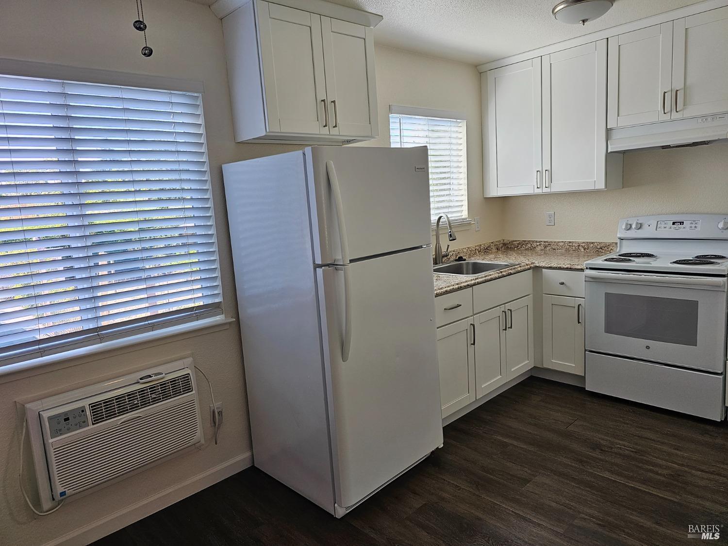 Detail Gallery Image 3 of 5 For 2060 Wilkins Ave #22,  Napa,  CA 94559 - 1 Beds | 1 Baths