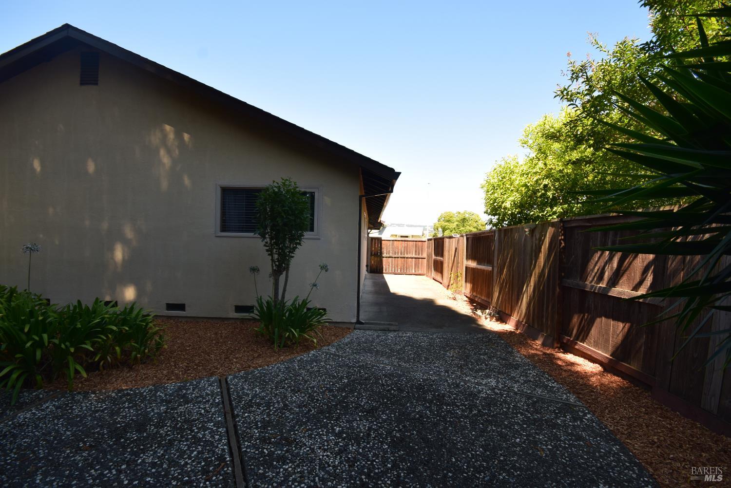 Detail Gallery Image 41 of 44 For 2014 Crinella Dr, Petaluma,  CA 94954 - 4 Beds | 2 Baths