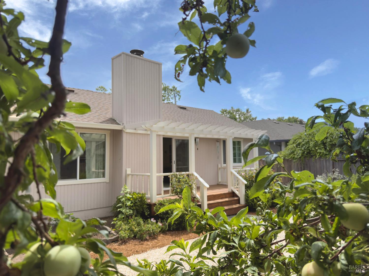 Detail Gallery Image 25 of 37 For 18498 Happy Ln, Sonoma,  CA 95476 - 2 Beds | 2 Baths