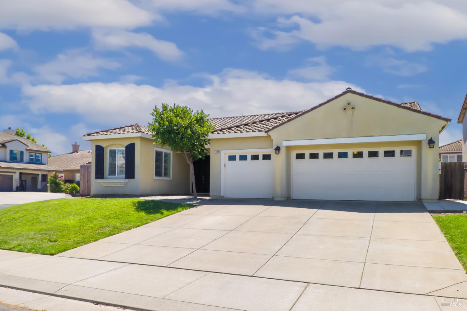 Detail Gallery Image 1 of 58 For 1105 Bello Dr, Dixon,  CA 95620 - 4 Beds | 2/1 Baths