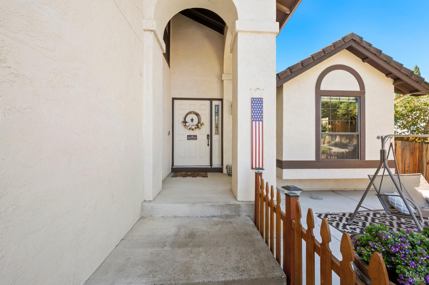 Detail Gallery Image 6 of 49 For 406 Stonecastle Way, Vacaville,  CA 95687 - 4 Beds | 2/1 Baths