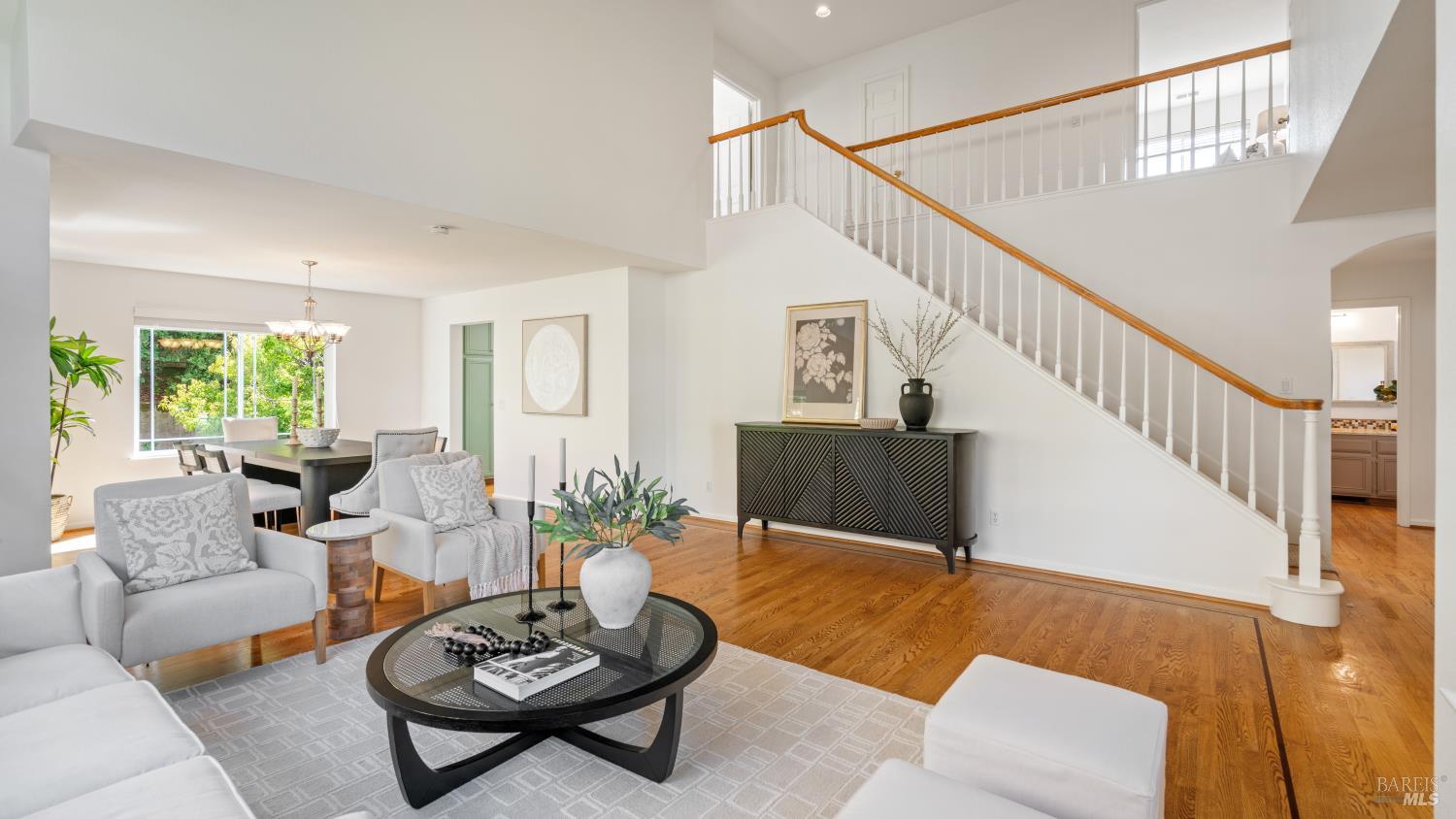 Detail Gallery Image 4 of 56 For 181 Dublin Ct, Petaluma,  CA 94952 - 4 Beds | 2/1 Baths