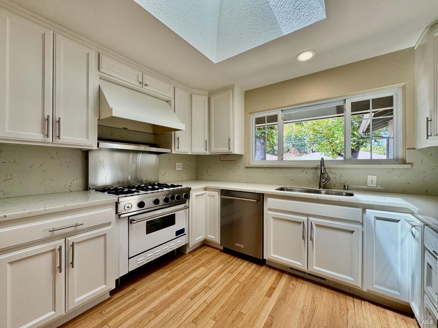 Detail Gallery Image 7 of 27 For 1971 Olive Ave, Saint Helena,  CA 94574 - 4 Beds | 3 Baths