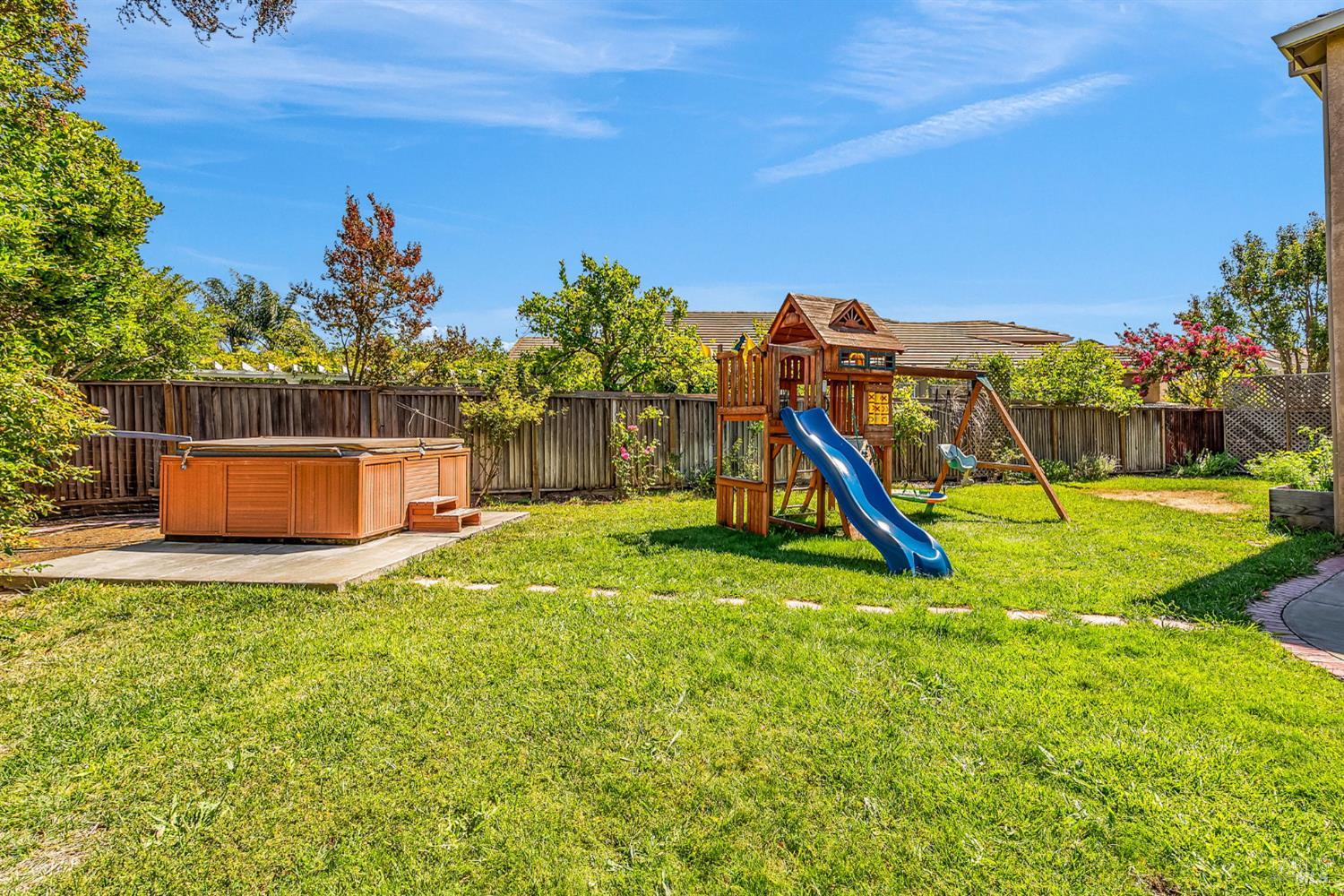 Detail Gallery Image 37 of 43 For 1946 Leaning Oak Ct, Fairfield,  CA 94534 - 5 Beds | 3 Baths