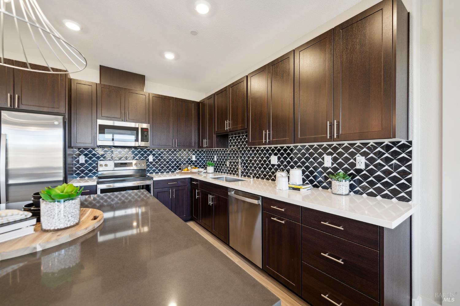 Detail Gallery Image 8 of 15 For 322 Hermes Cmn, Livermore,  CA 94551 - 2 Beds | 2/1 Baths