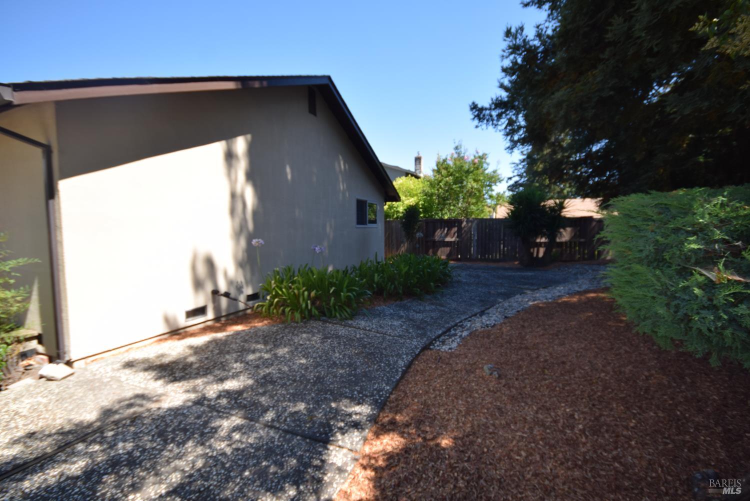 Detail Gallery Image 39 of 44 For 2014 Crinella Dr, Petaluma,  CA 94954 - 4 Beds | 2 Baths