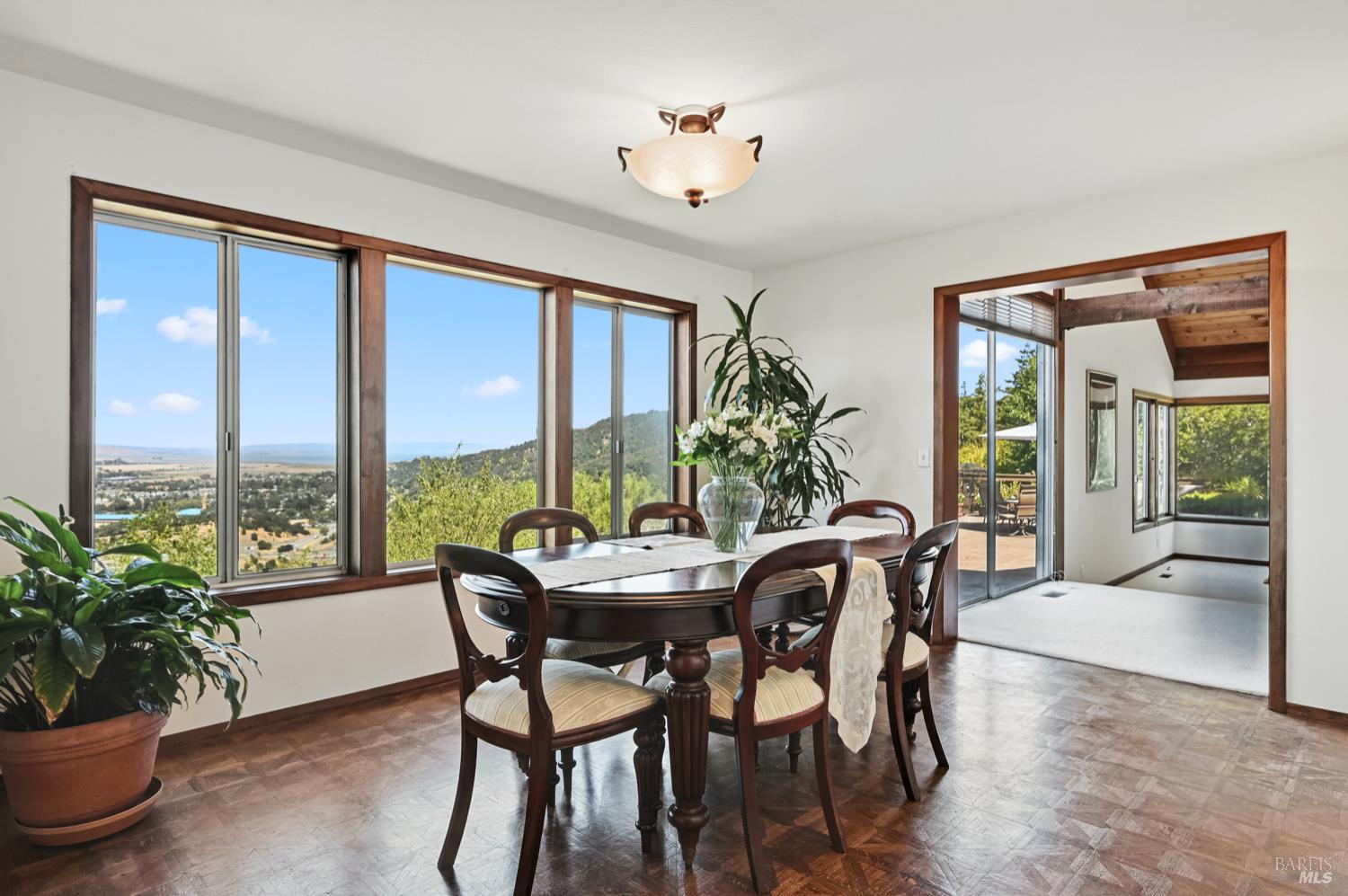 Detail Gallery Image 16 of 49 For 111 Glenside Way, San Rafael,  CA 94903 - 5 Beds | 4/1 Baths