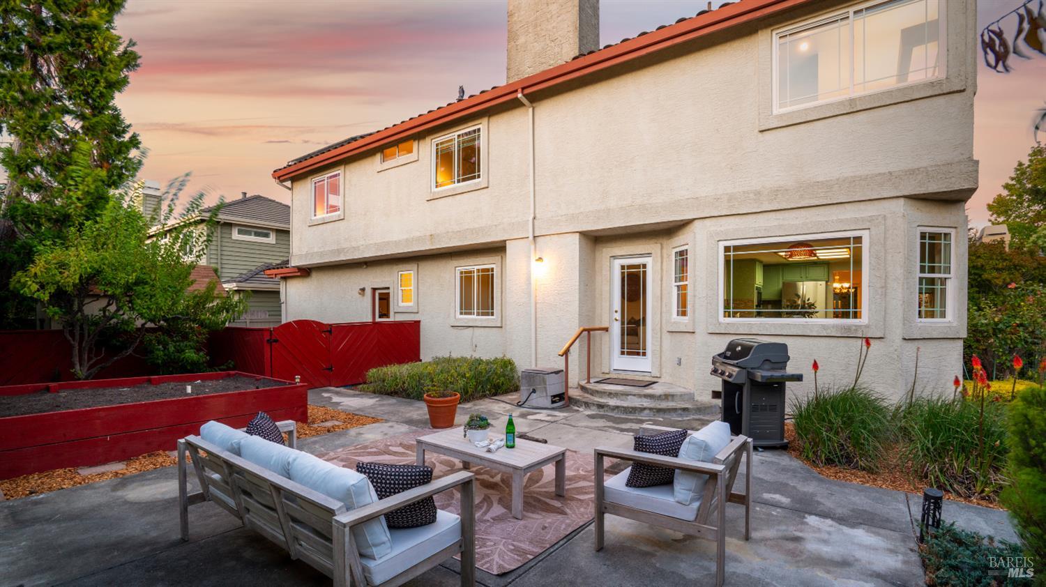 Detail Gallery Image 35 of 56 For 181 Dublin Ct, Petaluma,  CA 94952 - 4 Beds | 2/1 Baths