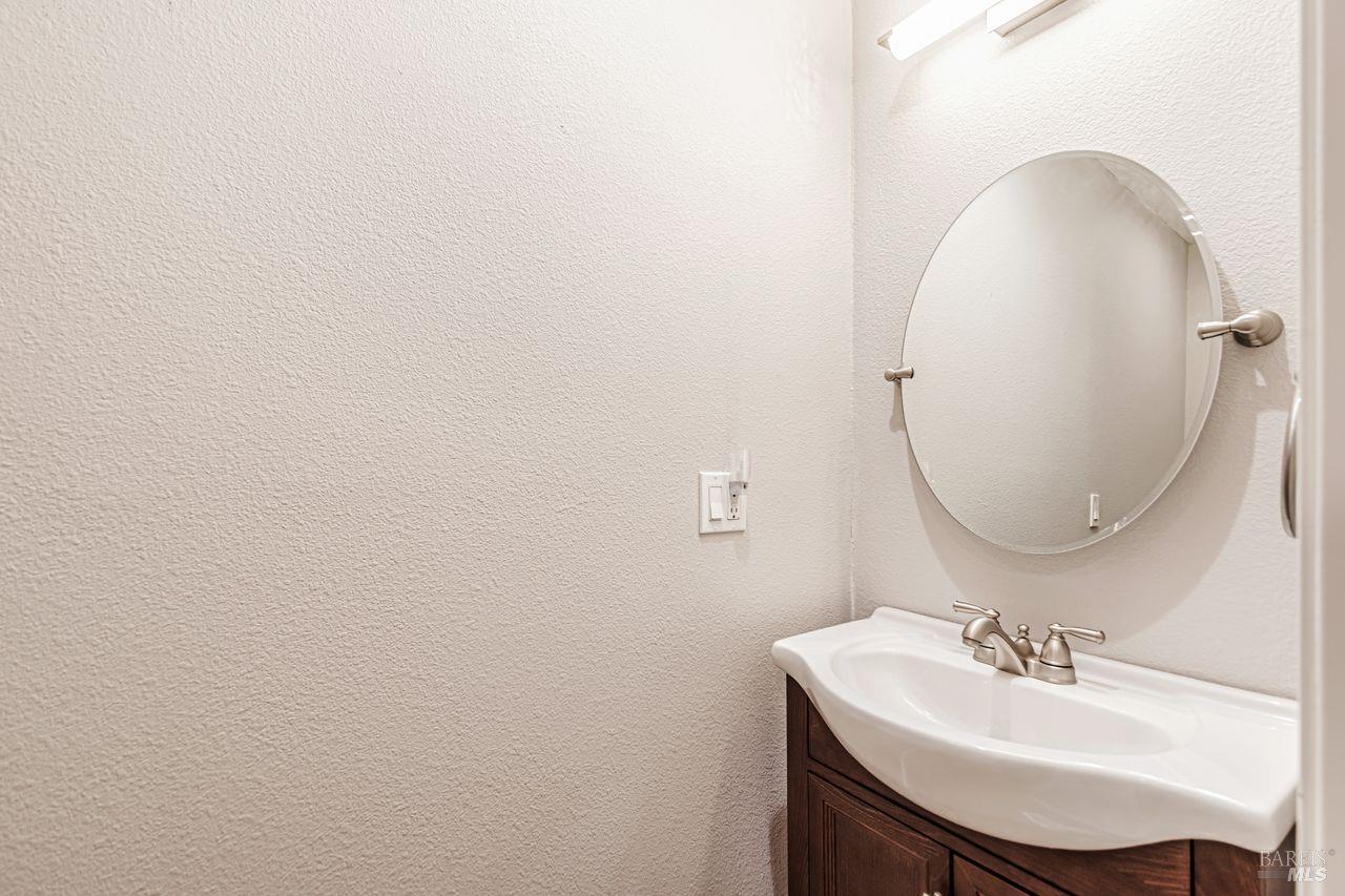 Detail Gallery Image 33 of 48 For 3641 Evergreen Rd, Santa Rosa,  CA 95405 - 4 Beds | 2 Baths