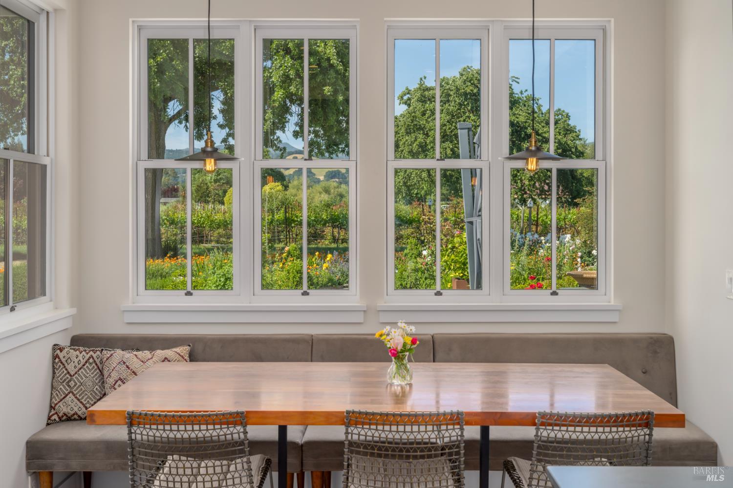 Detail Gallery Image 14 of 46 For 1030 E Macarthur St, Sonoma,  CA 95476 - 3 Beds | 4/1 Baths