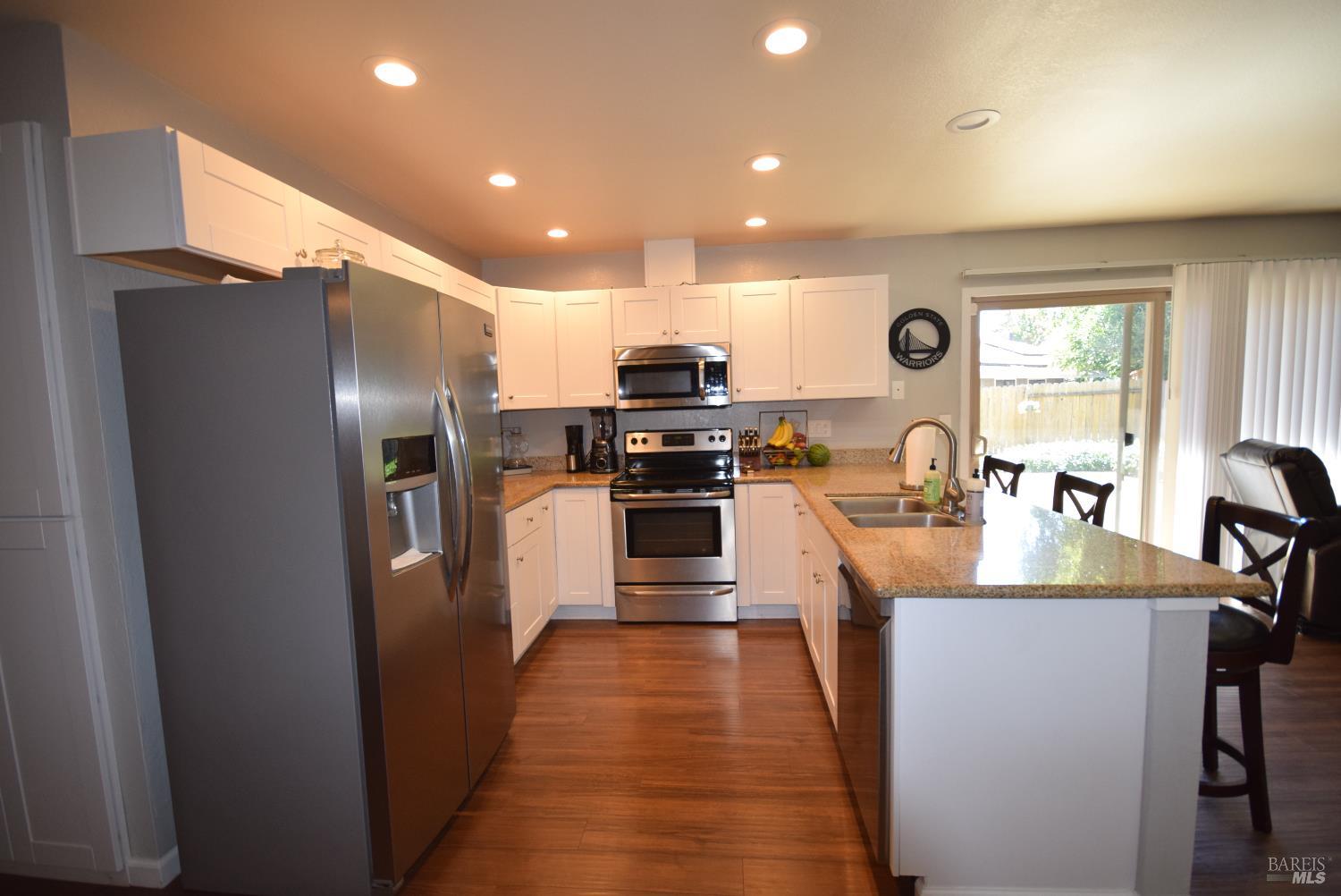 Detail Gallery Image 13 of 44 For 2014 Crinella Dr, Petaluma,  CA 94954 - 4 Beds | 2 Baths