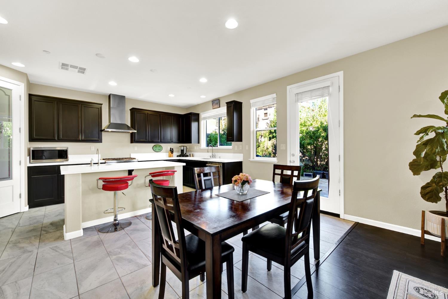 Detail Gallery Image 12 of 46 For 4538 Paseo Dr, Fairfield,  CA 94534 - 5 Beds | 3 Baths