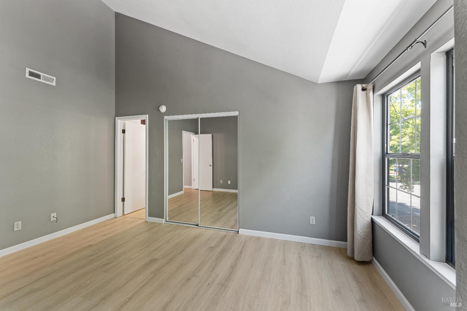 Detail Gallery Image 8 of 23 For 164 N Dutton Ave, Santa Rosa,  CA 95401 - 3 Beds | 2/1 Baths