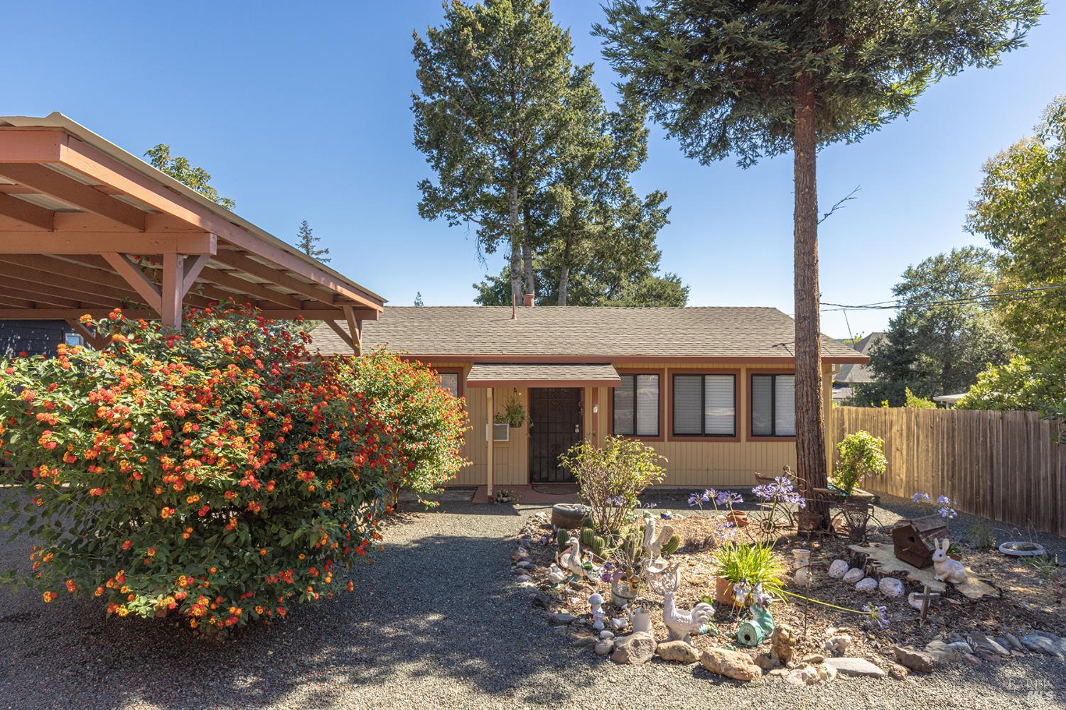 Detail Gallery Image 18 of 32 For 114 Powell Ave, Healdsburg,  CA 95448 - 5 Beds | 2 Baths