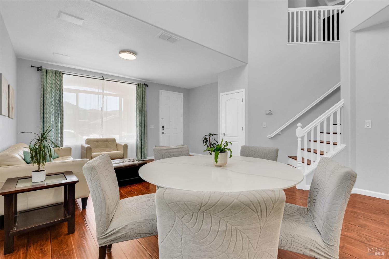 Detail Gallery Image 10 of 43 For 1946 Leaning Oak Ct, Fairfield,  CA 94534 - 5 Beds | 3 Baths