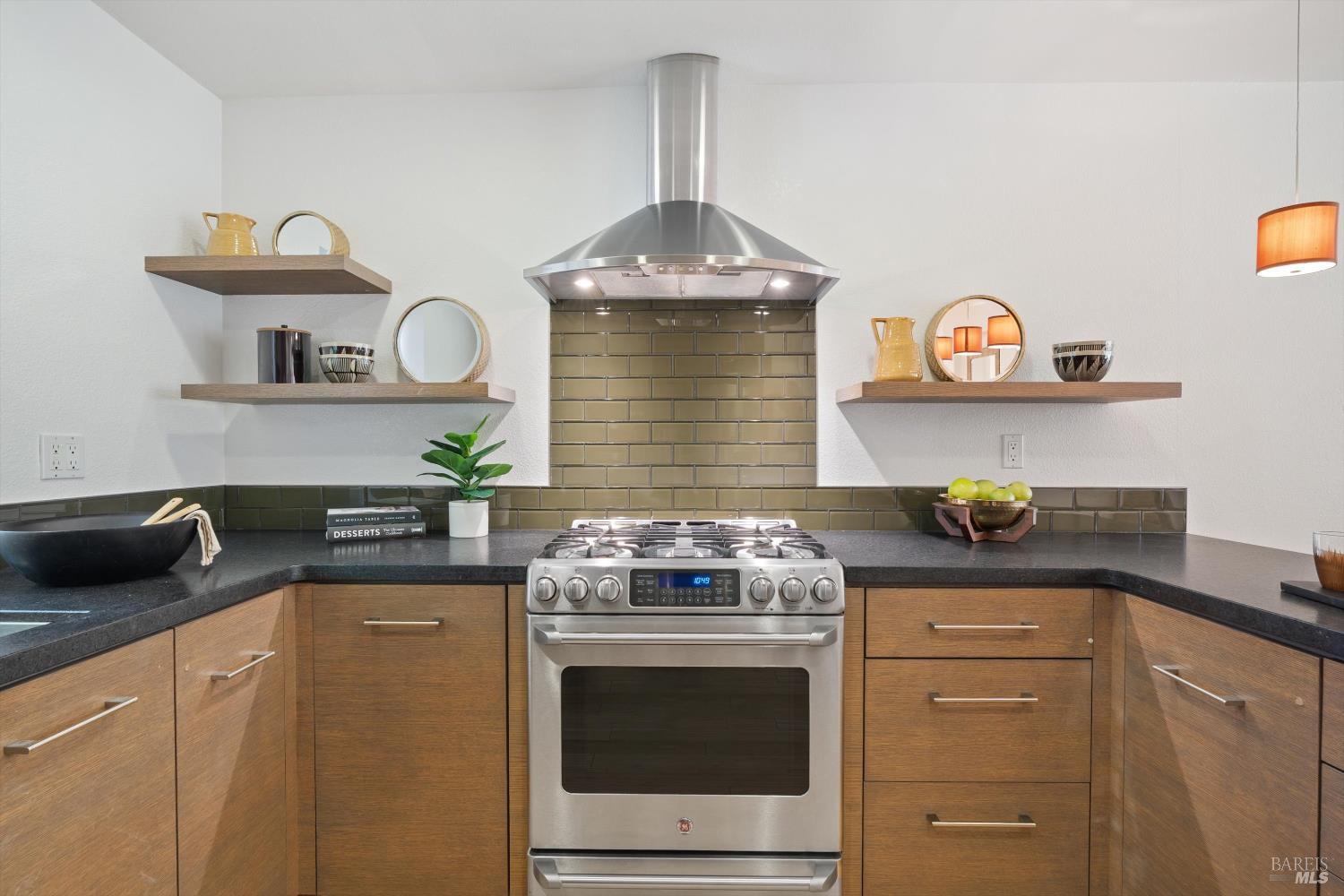 Detail Gallery Image 14 of 31 For 218 Indian Creek Dr, Santa Rosa,  CA 95409 - 2 Beds | 2 Baths