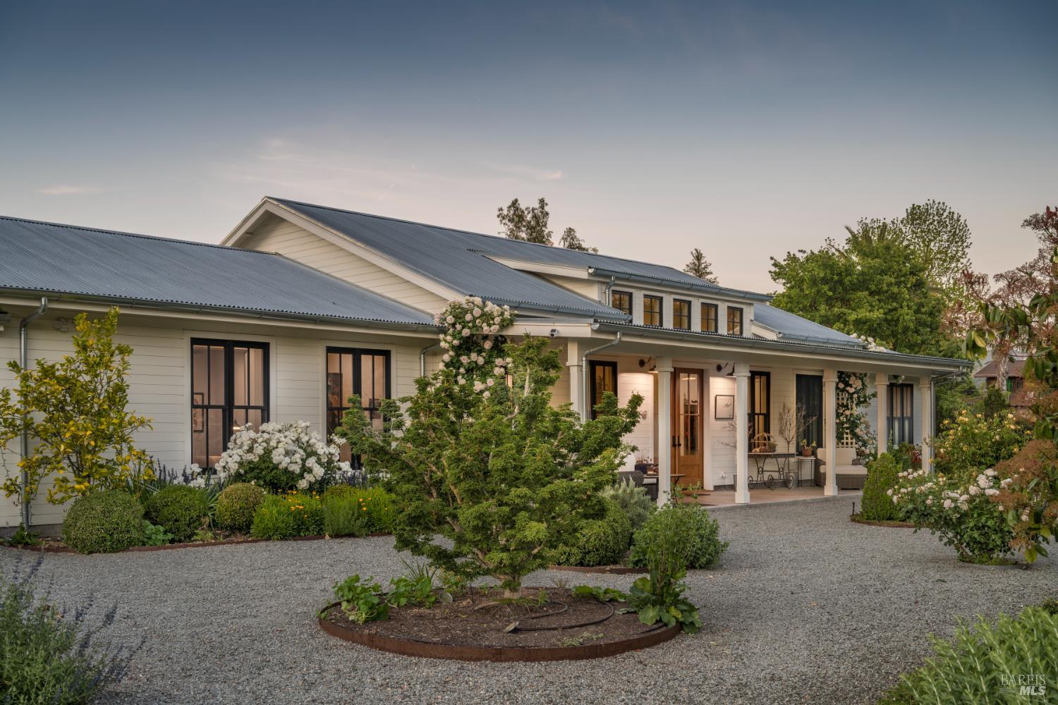 Detail Gallery Image 5 of 46 For 1030 E Macarthur St, Sonoma,  CA 95476 - 3 Beds | 4/1 Baths