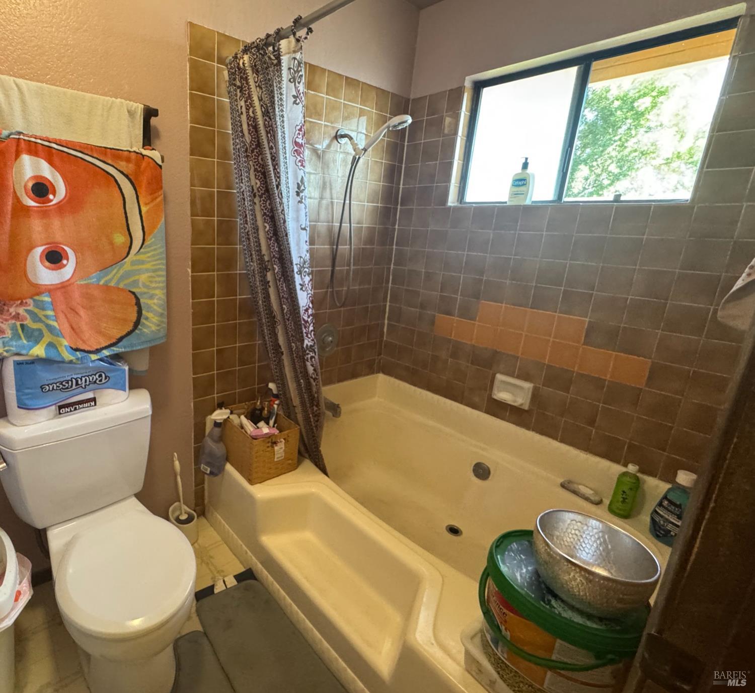 Detail Gallery Image 10 of 19 For 438 Rusty Dr, Santa Rosa,  CA 95401 - 4 Beds | 2 Baths