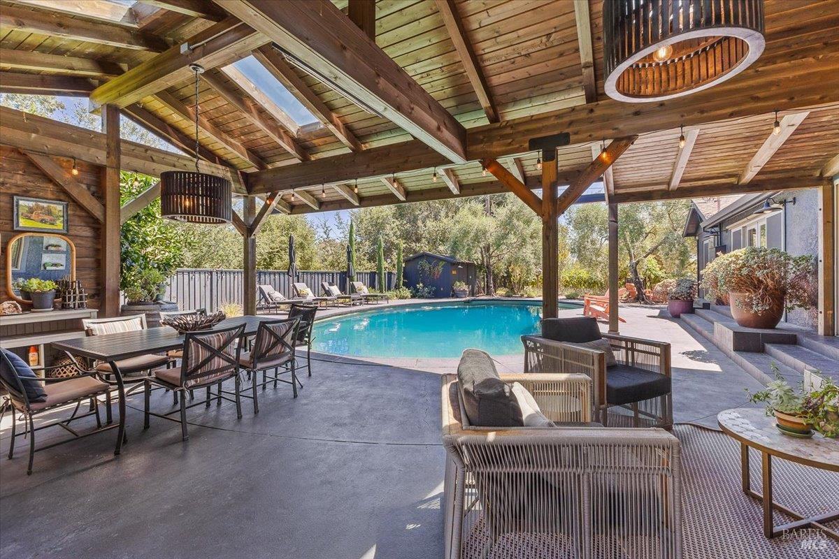 Detail Gallery Image 29 of 42 For 1208 Chiquita Rd, Healdsburg,  CA 95448 - 3 Beds | 3 Baths