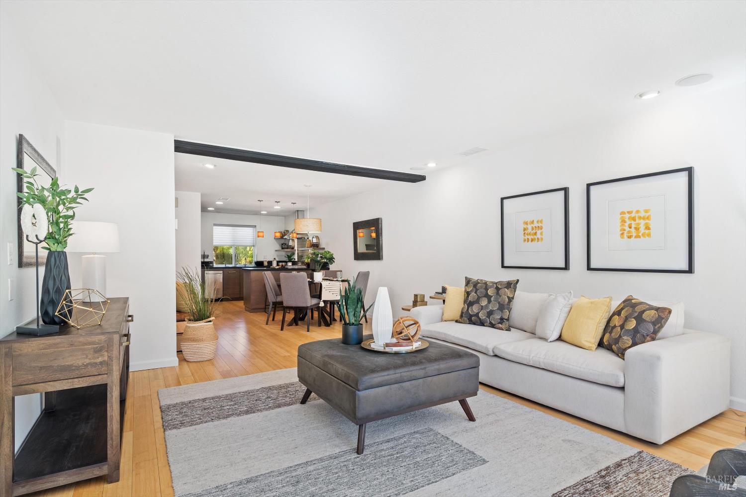 Detail Gallery Image 10 of 31 For 218 Indian Creek Dr, Santa Rosa,  CA 95409 - 2 Beds | 2 Baths