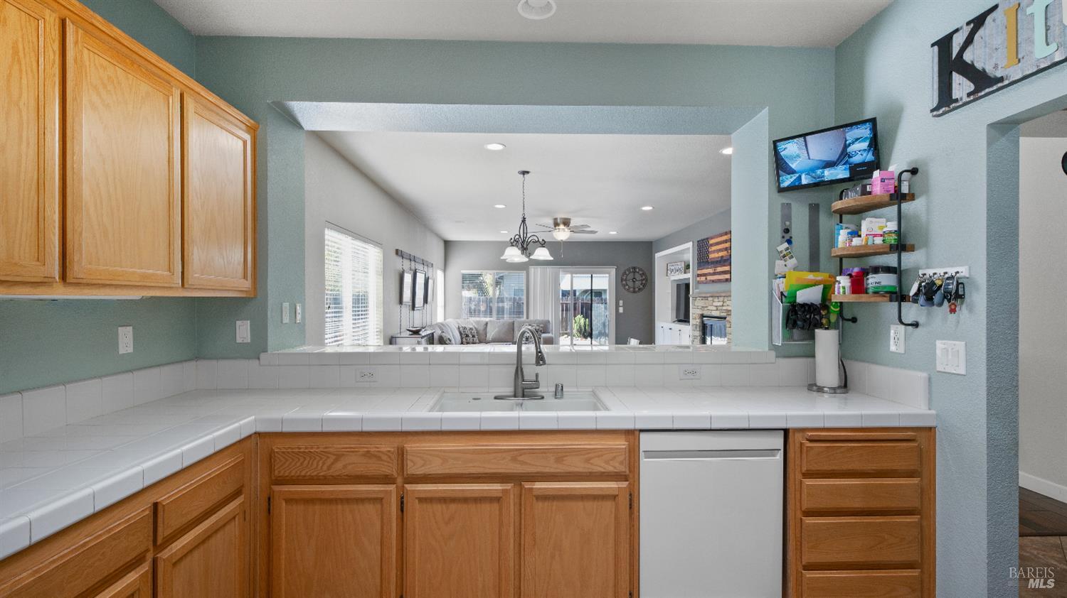 Detail Gallery Image 18 of 53 For 1300 Reeves Ct, Suisun City,  CA 94585 - 4 Beds | 2 Baths