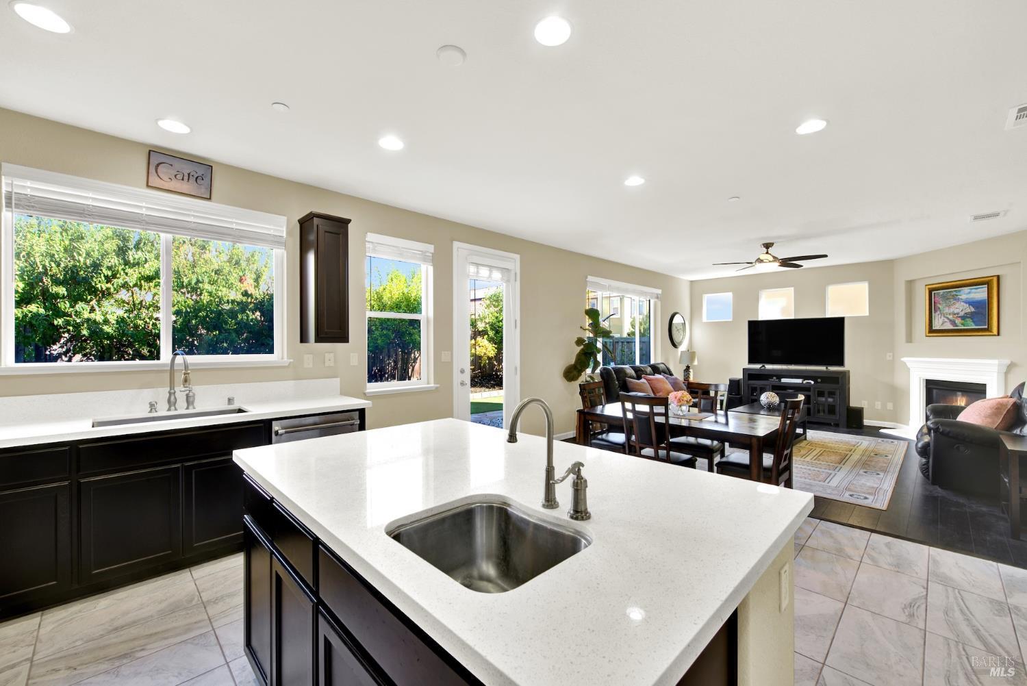 Detail Gallery Image 15 of 46 For 4538 Paseo Dr, Fairfield,  CA 94534 - 5 Beds | 3 Baths