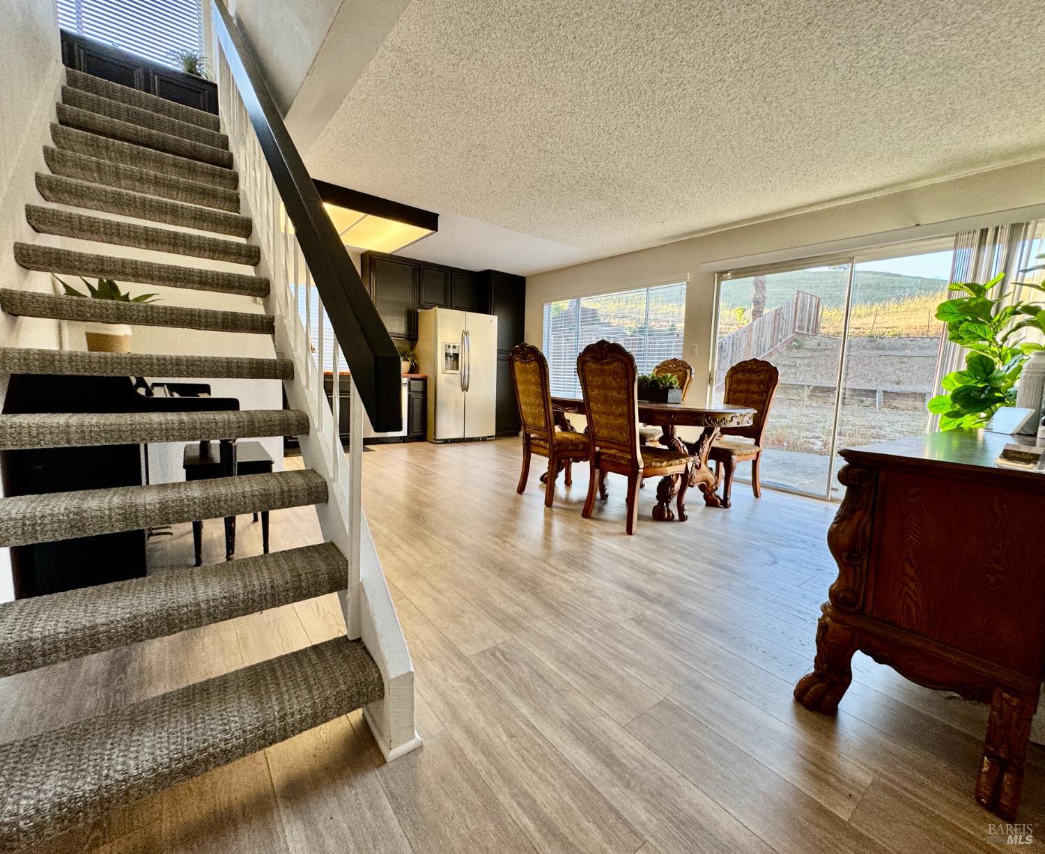 Detail Gallery Image 11 of 35 For 101 Panorama Dr, Benicia,  CA 94510 - 3 Beds | 1/1 Baths