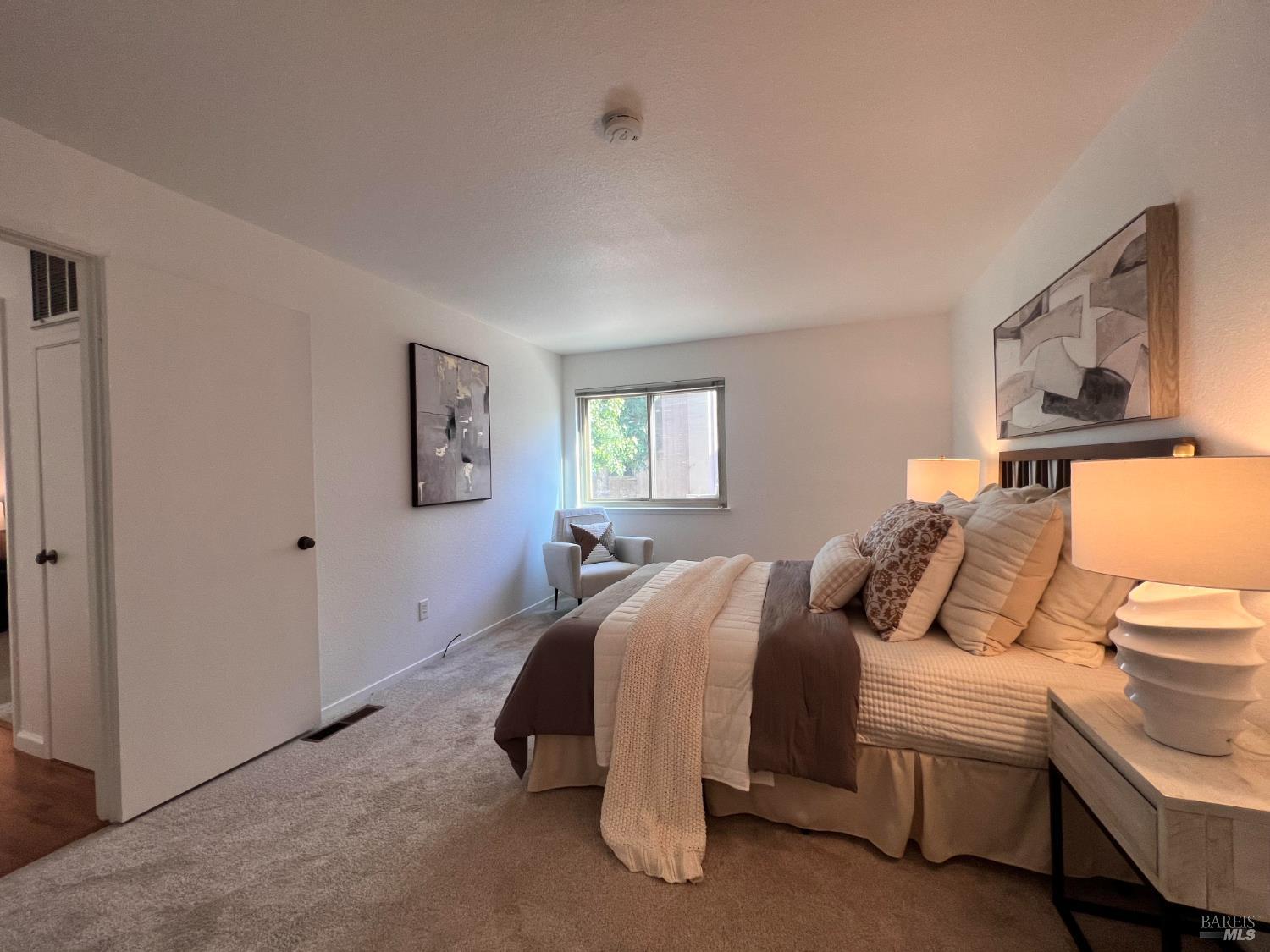 Detail Gallery Image 6 of 11 For 2569 Westberry Dr, Santa Rosa,  CA 95403 - 2 Beds | 1 Baths