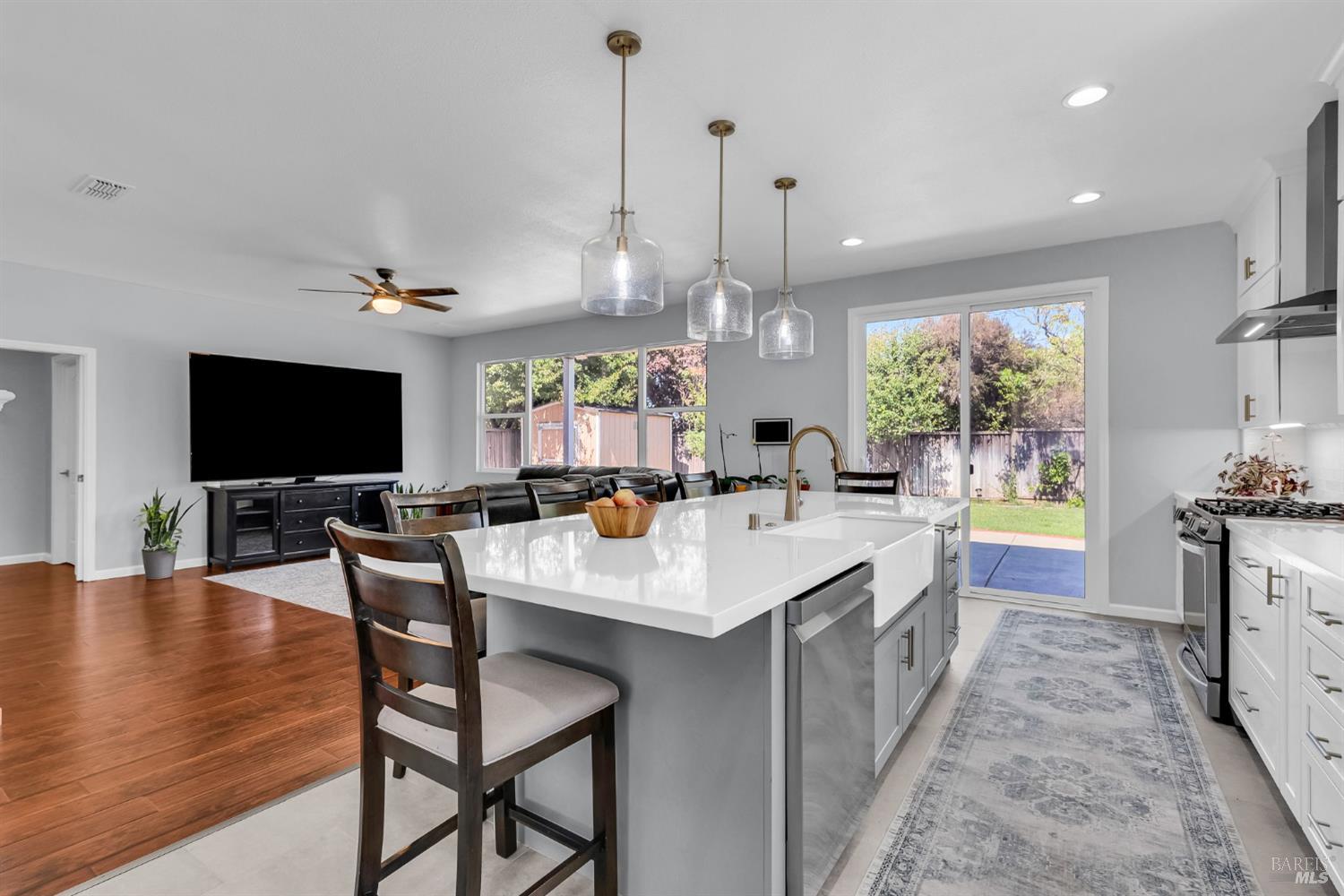 Detail Gallery Image 4 of 43 For 1946 Leaning Oak Ct, Fairfield,  CA 94534 - 5 Beds | 3 Baths