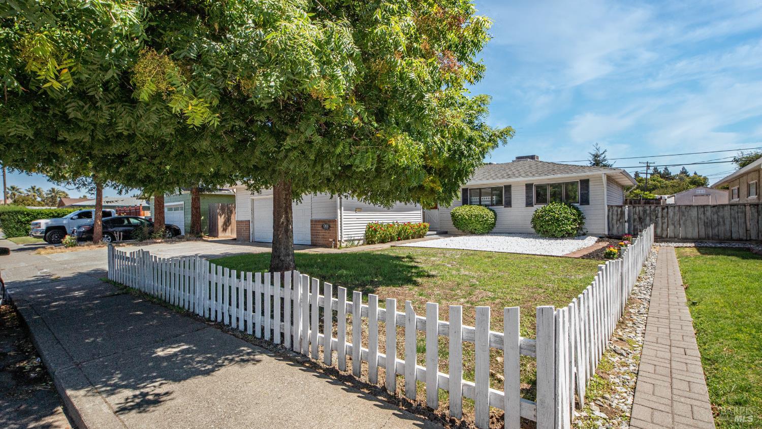 Detail Gallery Image 3 of 47 For 1200 Truman St, Fairfield,  CA 94533 - 3 Beds | 2 Baths
