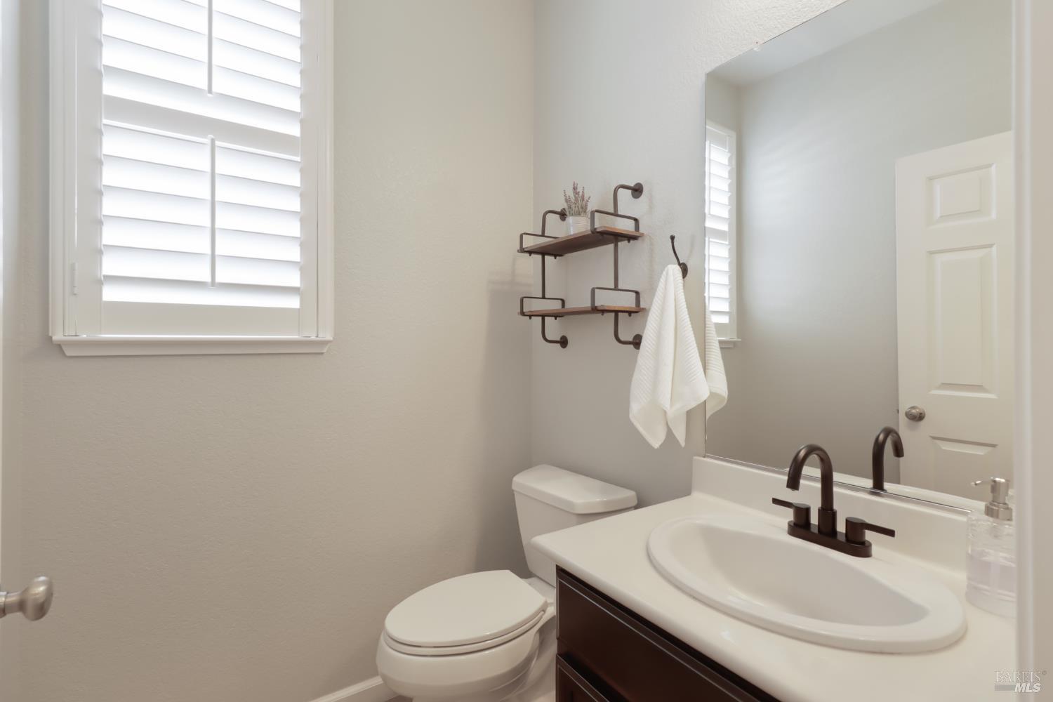 Detail Gallery Image 13 of 58 For 1105 Bello Dr, Dixon,  CA 95620 - 4 Beds | 2/1 Baths