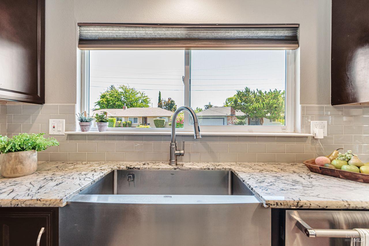 Detail Gallery Image 14 of 48 For 3641 Evergreen Rd, Santa Rosa,  CA 95405 - 4 Beds | 2 Baths