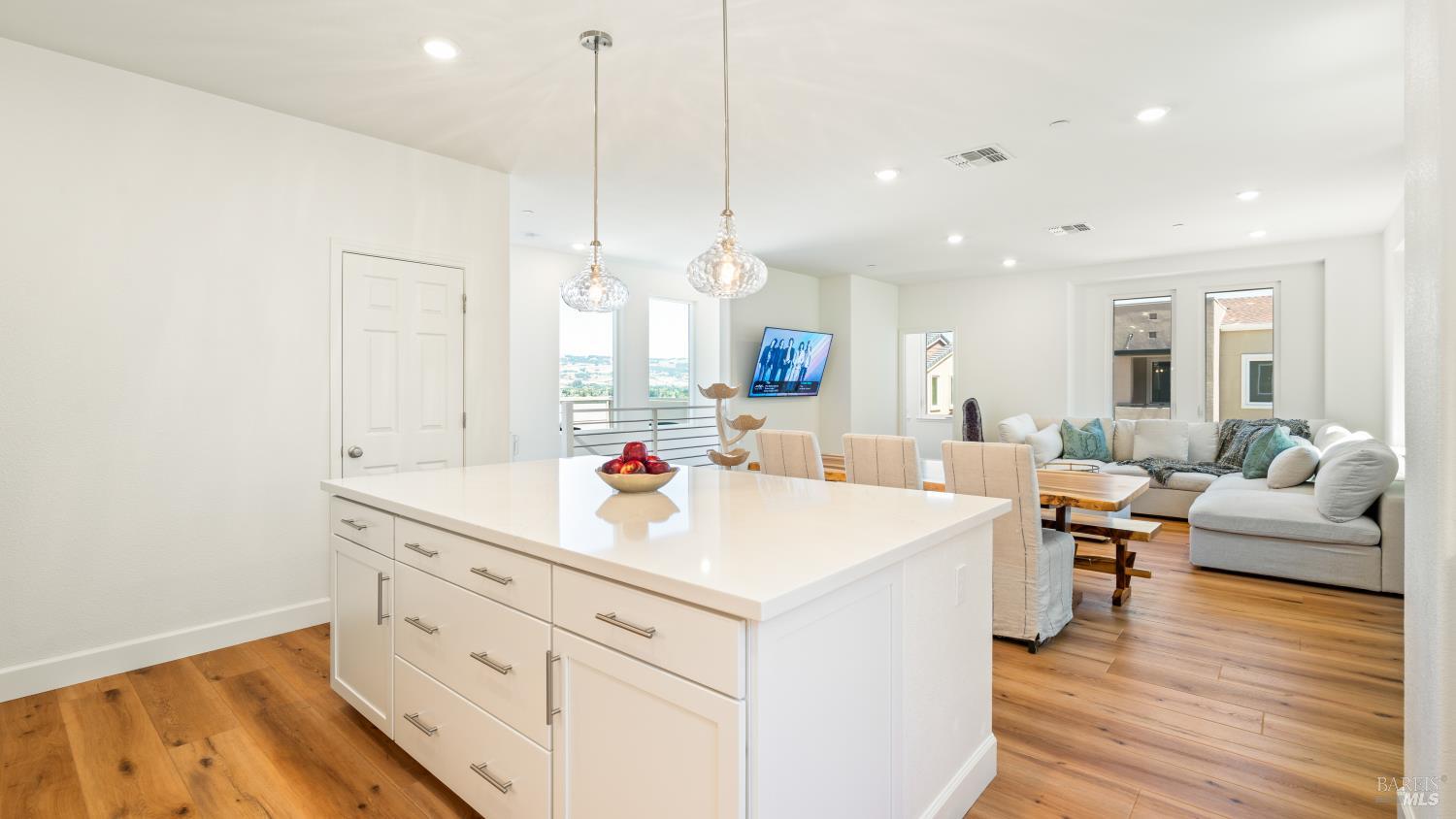 Detail Gallery Image 22 of 50 For 3 Lapis Ct, Petaluma,  CA 94952 - 3 Beds | 2/1 Baths