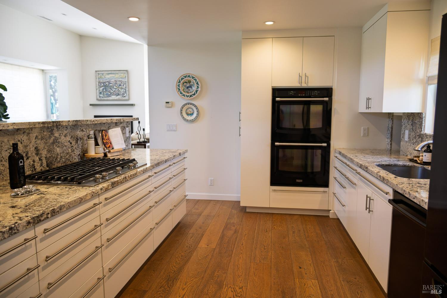 Detail Gallery Image 7 of 19 For 20662 Pueblo Rd, Sonoma,  CA 95476 - 3 Beds | 3/1 Baths