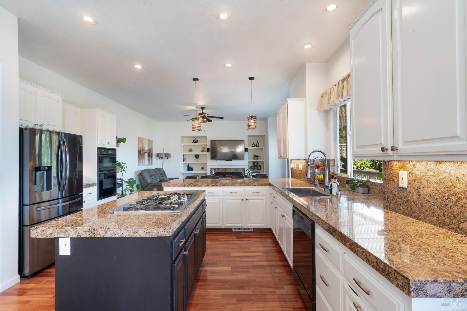 Detail Gallery Image 7 of 33 For 1416 Nighthawk Dr, Santa Rosa,  CA 95409 - 3 Beds | 2/1 Baths