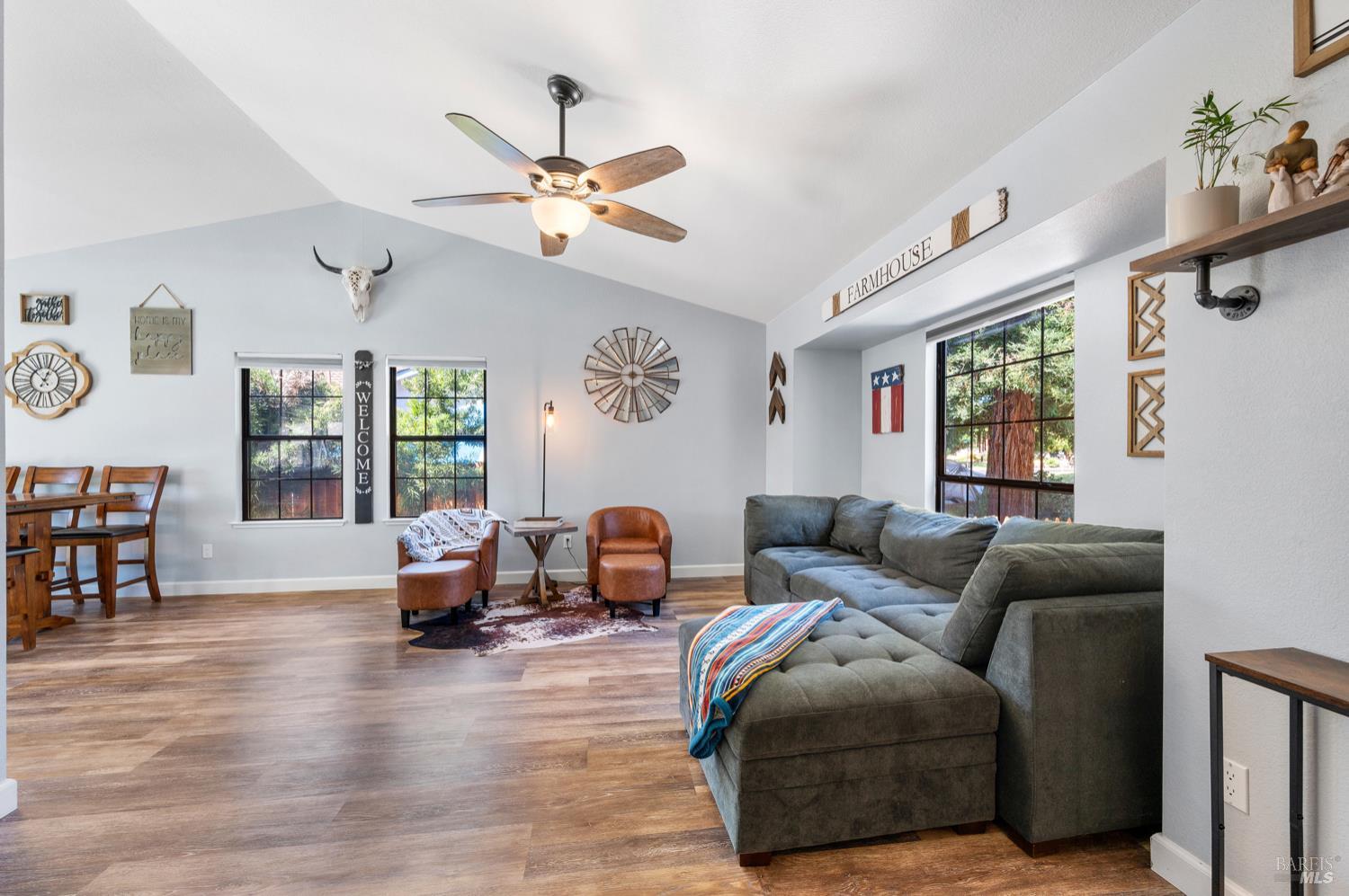 Detail Gallery Image 10 of 49 For 406 Stonecastle Way, Vacaville,  CA 95687 - 4 Beds | 2/1 Baths