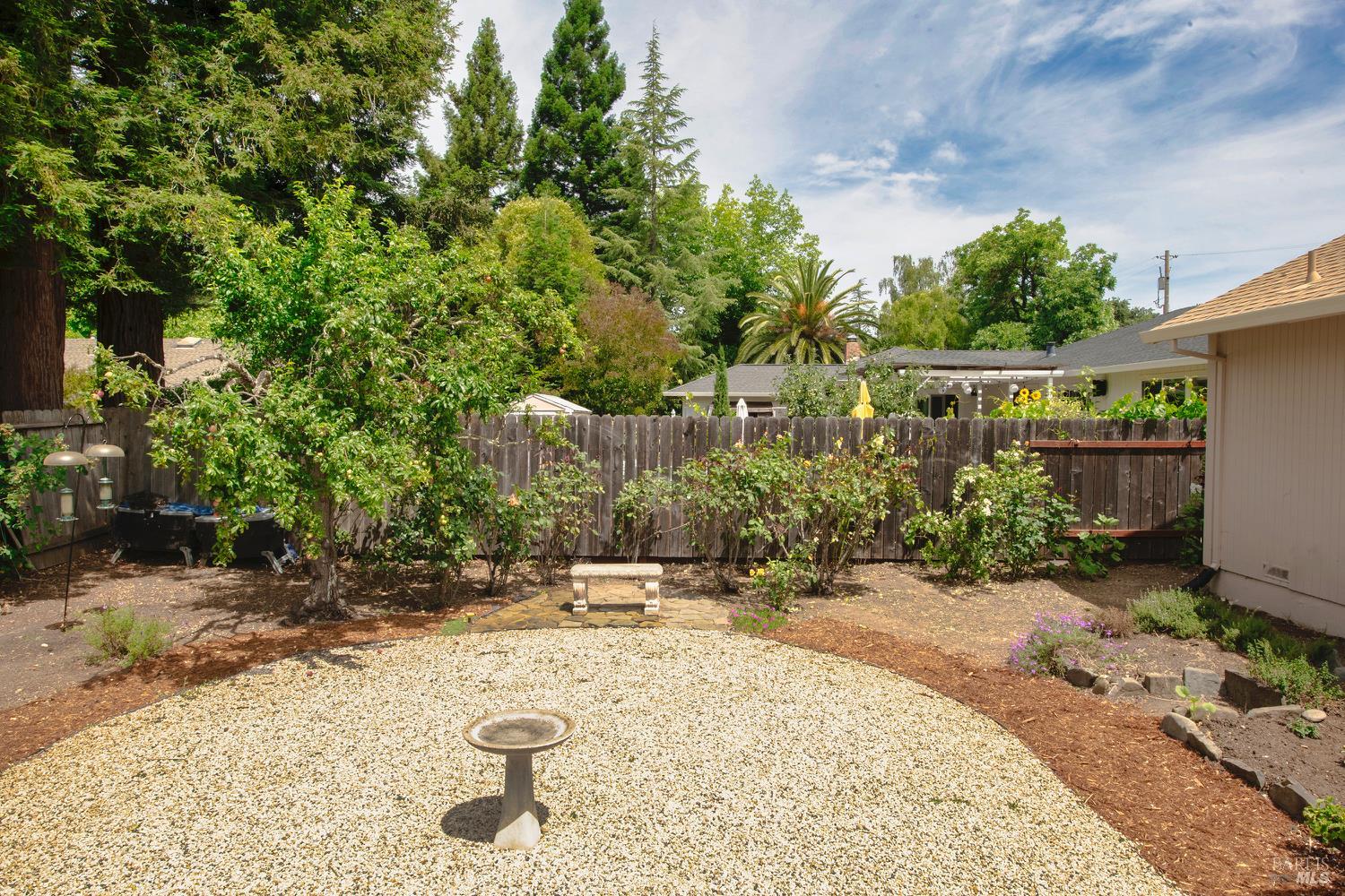 Detail Gallery Image 32 of 37 For 18498 Happy Ln, Sonoma,  CA 95476 - 2 Beds | 2 Baths